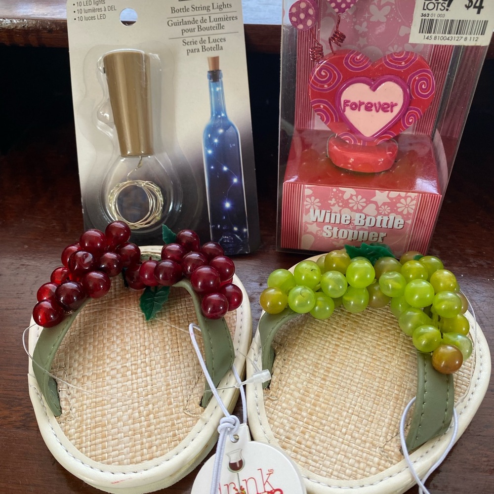Grape Themed Wine Accessories Set